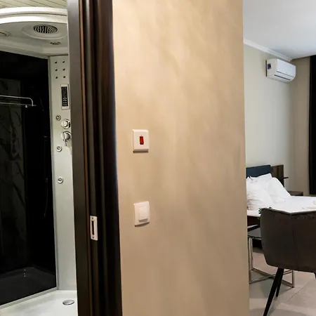 Nero Deluxe * سينتس قسطنطين وهيلينا